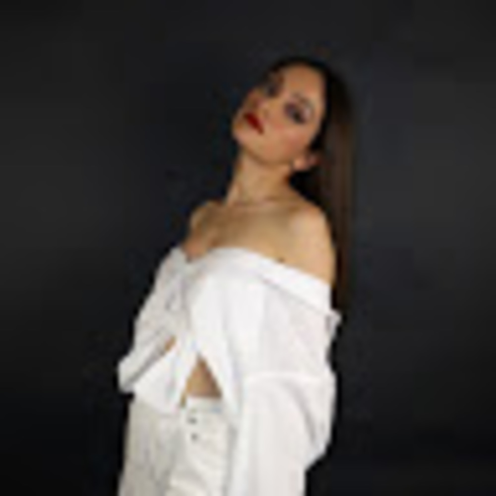 Meet your Posher, Alexia